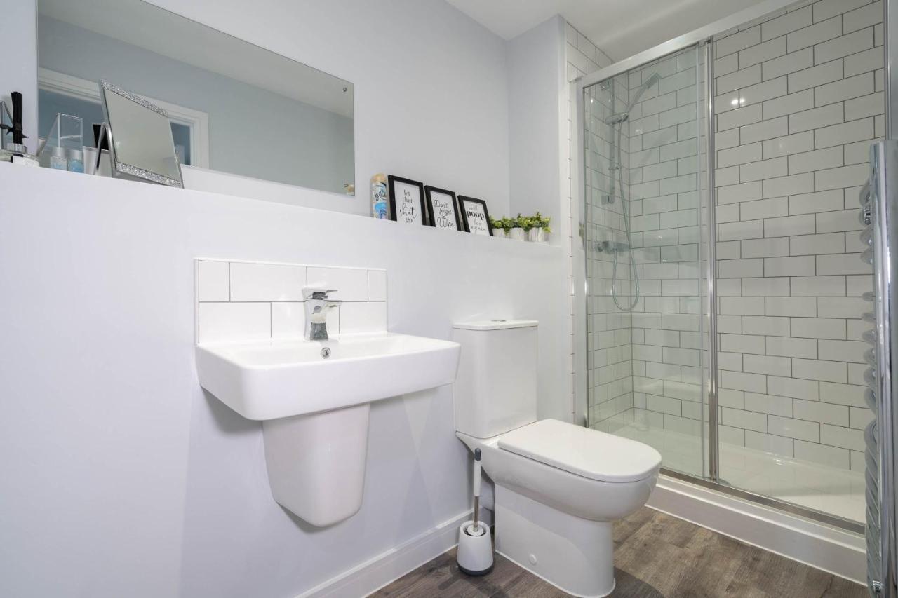 Maevela Apartments - Huge 7Ft Emperor Luxury 2 Bed Apartment - With Parking - New Build - City Centre, Digbeth - Rooftop Terrace - Ps4 & Smart Tv'S Birmingham Esterno foto