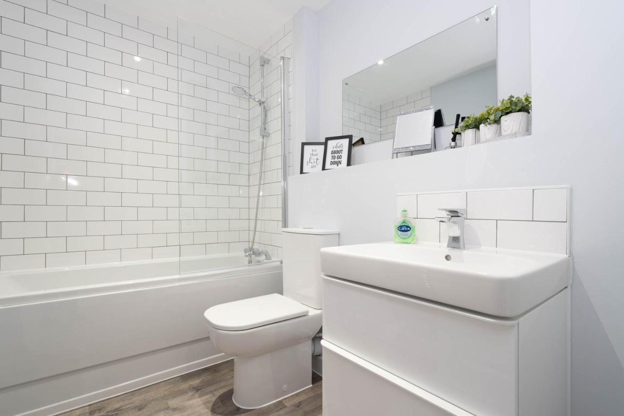 Maevela Apartments - Huge 7Ft Emperor Luxury 2 Bed Apartment - With Parking - New Build - City Centre, Digbeth - Rooftop Terrace - Ps4 & Smart Tv'S Birmingham Esterno foto